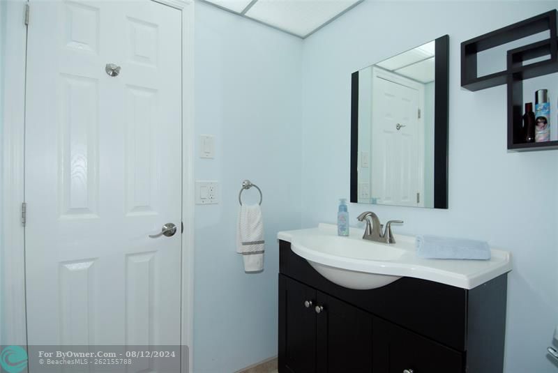 620 NE 12th Ave #202, Hallandale Beach, Florida image 20