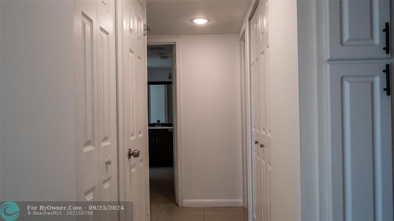 20100 W Country Club Dr #1007, Aventura, Florida image 12