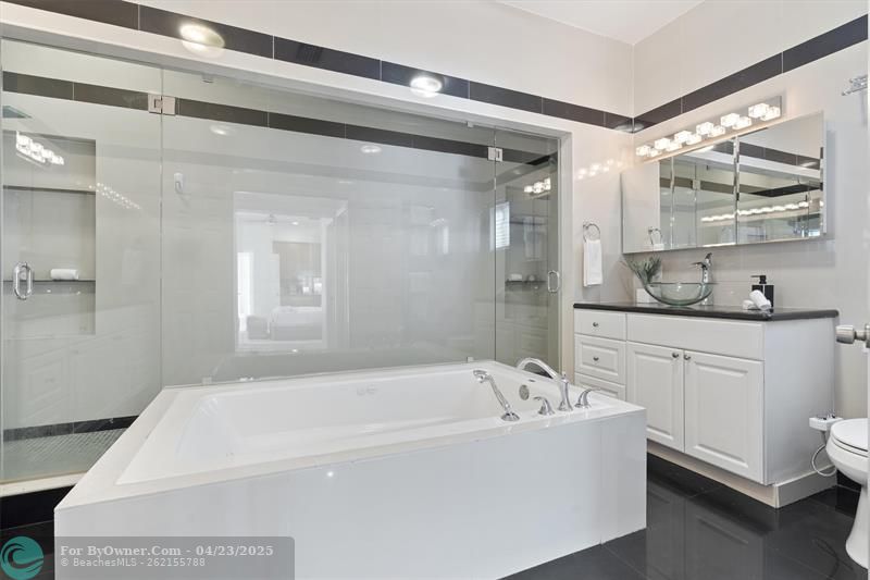 750 NW 37th St, Oakland Park, Florida image 13