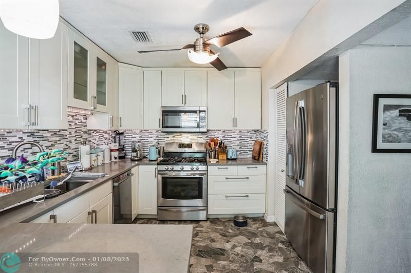 824 SE 12th St, Fort Lauderdale, Florida image 10