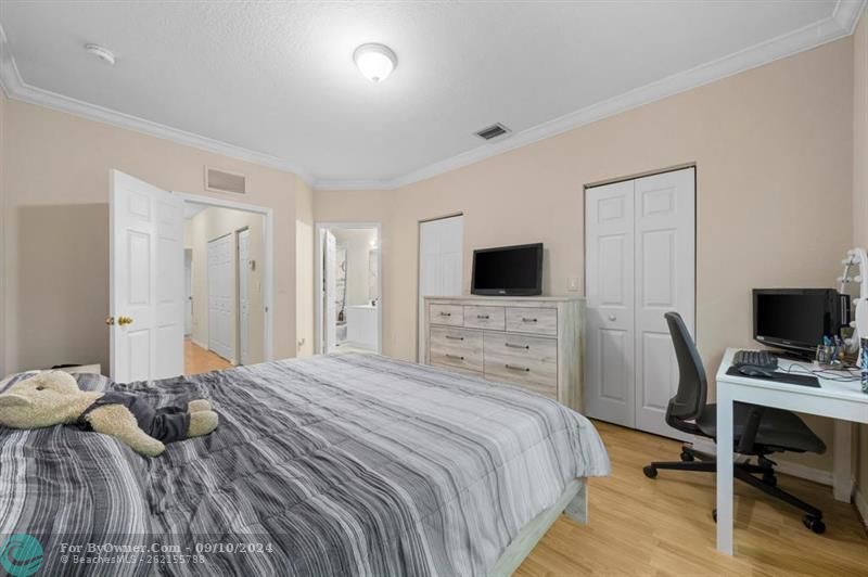 4412 Woodland Cir, Tamarac, Florida image 16