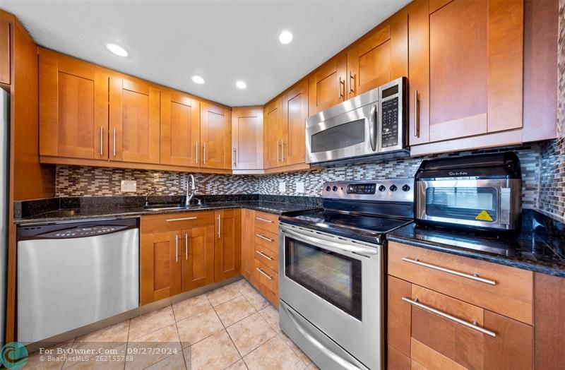575 Oaks Ln #1009, Pompano Beach, Florida image 6