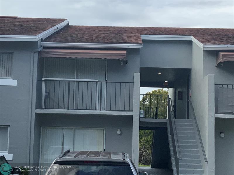 1129 Lake Victoria Drive #M, West Palm Beach, Florida image 2