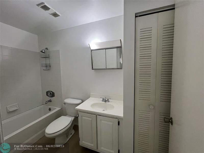 1129 Lake Victoria Drive #M, West Palm Beach, Florida image 22
