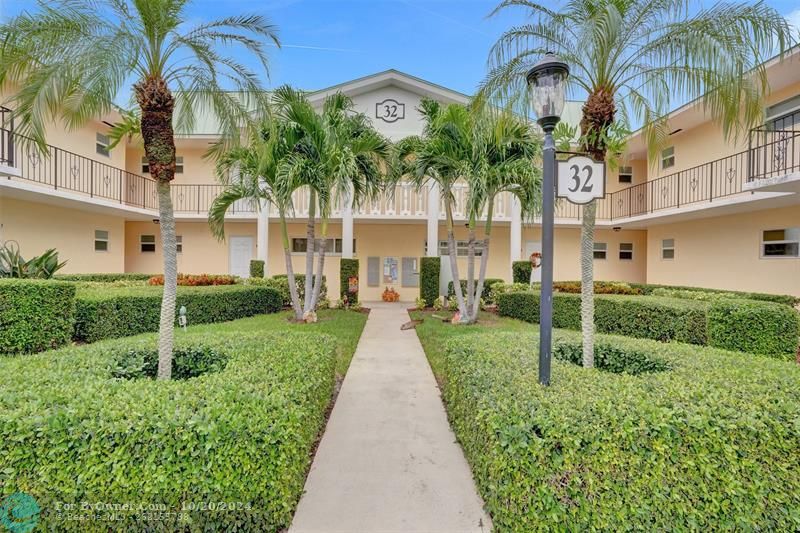 32 Colonial Club Dr #202, Boynton Beach, Florida image 1