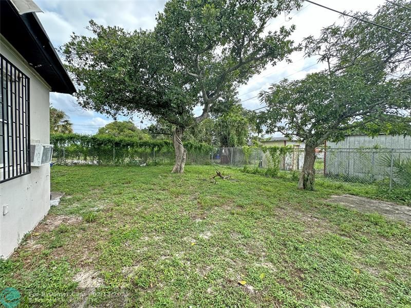 657 W 4th St, Riviera Beach, Florida image 11