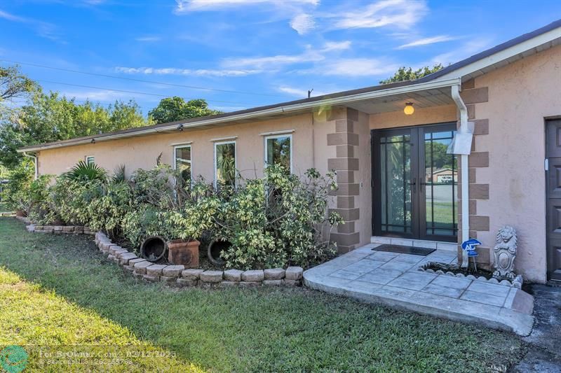 10714 SW 175th Ter, Miami, Florida image 1