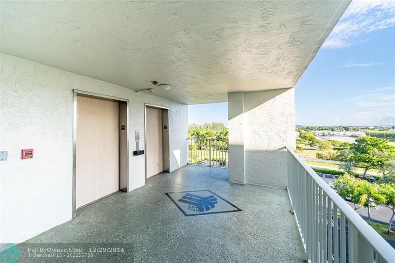 2240 N Cypress Bend Dr #805, Pompano Beach, Florida image 22