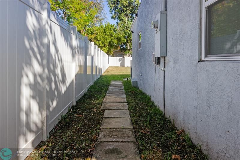 2431 Grant St, Hollywood, Florida image 29