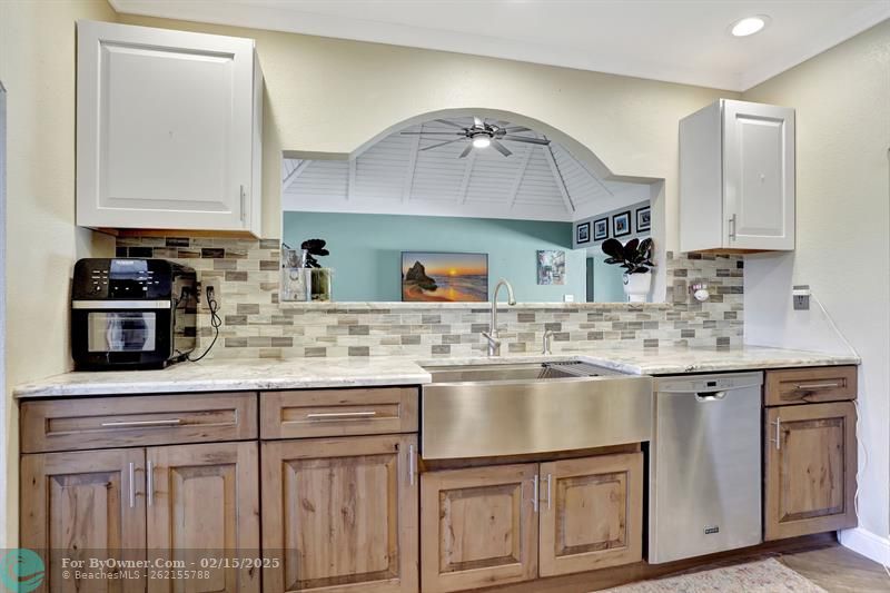Updated kitchen with S/S appliances and soft close