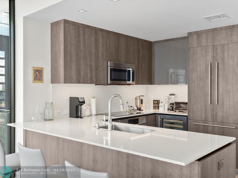 68 SE 6th St #3201, Miami, Florida image 7