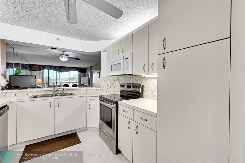 9575 Weldon Circle #205, Tamarac, Florida image 8