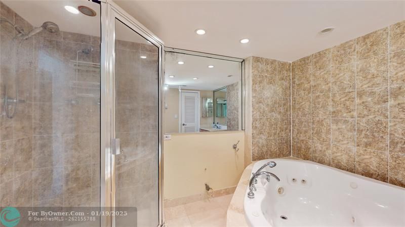 800 NE 195th St #608, Miami, Florida image 13
