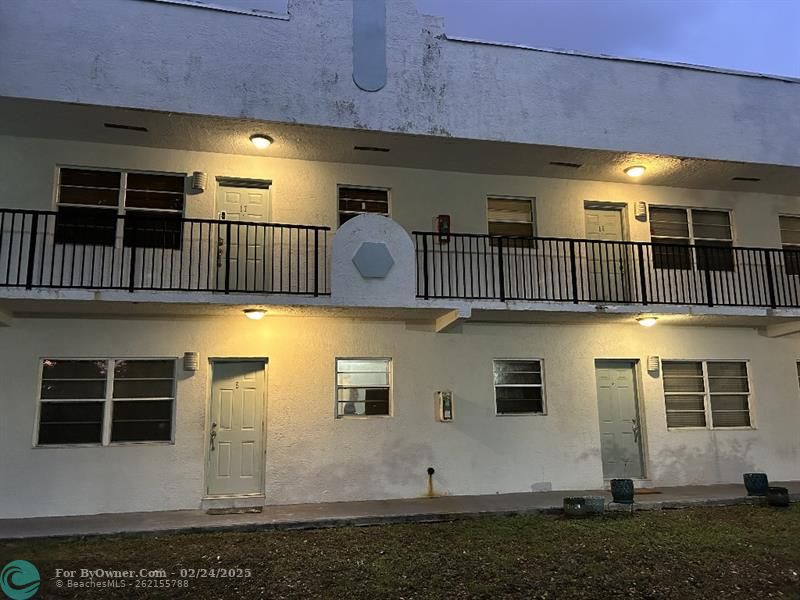1925 Madison St #5, Hollywood, Florida image 2