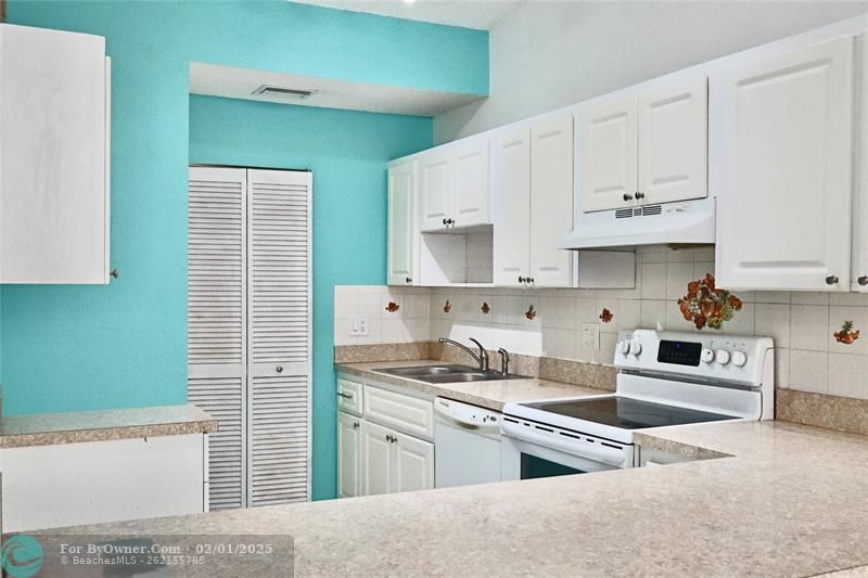 9254 NW 18th St, Pembroke Pines, Florida image 3