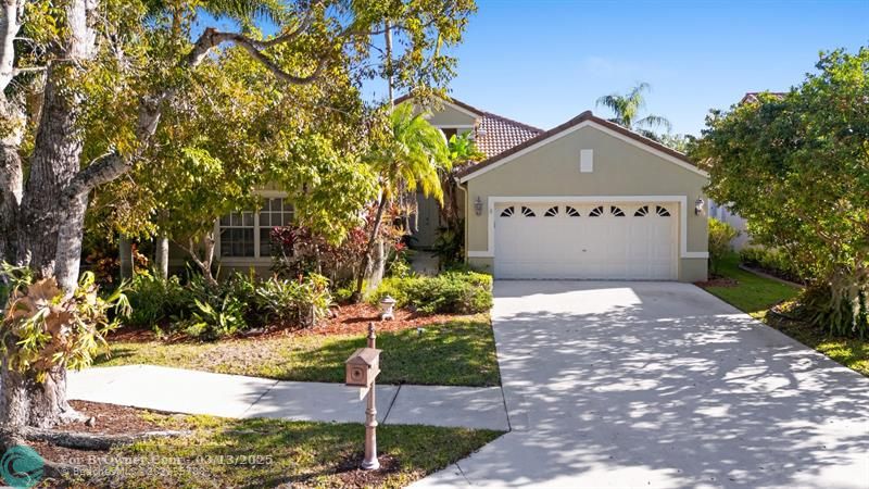 189 Cameron Dr, Weston, Florida image 1