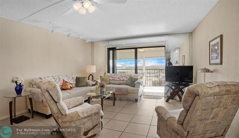 2202 S Cypress Bend Dr #808, Pompano Beach, Florida image 6