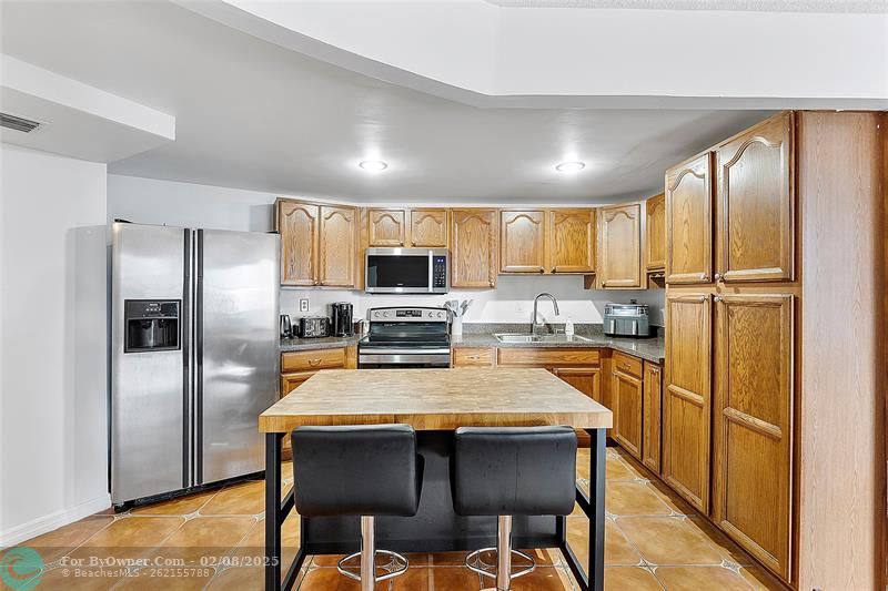 1000 Parkview Dr #412, Hallandale Beach, Florida image 5