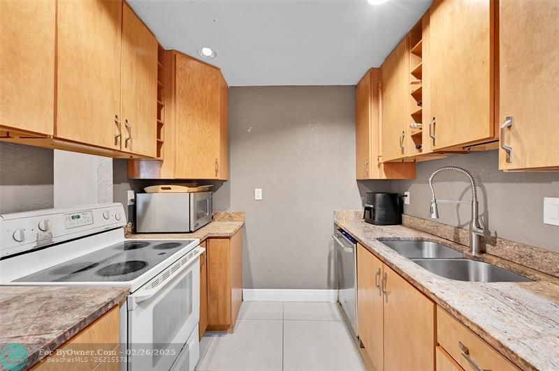 7817 SW 6th Ct, North Lauderdale, Florida image 2