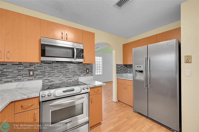 6372 NW 38th Dr, Coral Springs, Florida image 11