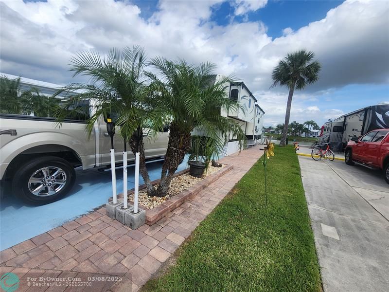 LARGE LOT Pavers & Palms