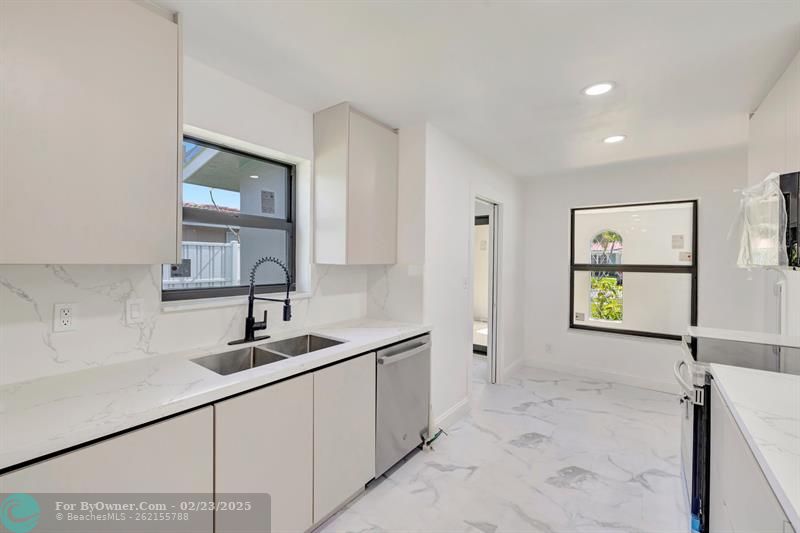 2021 NE 59th Place, Fort Lauderdale, Florida image 12