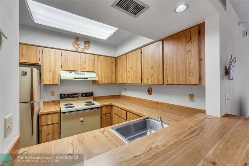 2205 S Cypress Bend Dr #104, Pompano Beach, Florida image 24