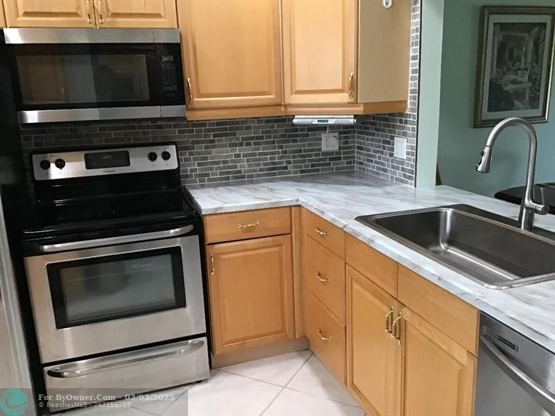 7500 NW 1st St #206, Margate, Florida image 2