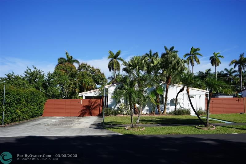 819 NE 2nd Ct, Hallandale Beach, Florida image 2