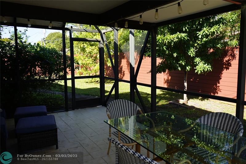 819 NE 2nd Ct, Hallandale Beach, Florida image 14