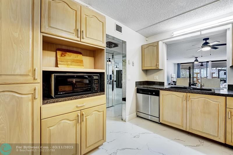 8592 W Sunrise Blvd #406, Plantation, Florida image 5