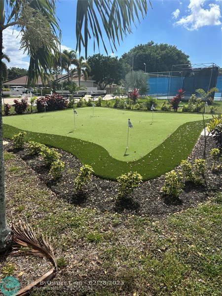 PUTTING GREEN