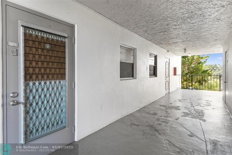 9230 Lagoon Pl #404, Davie, Florida image 5