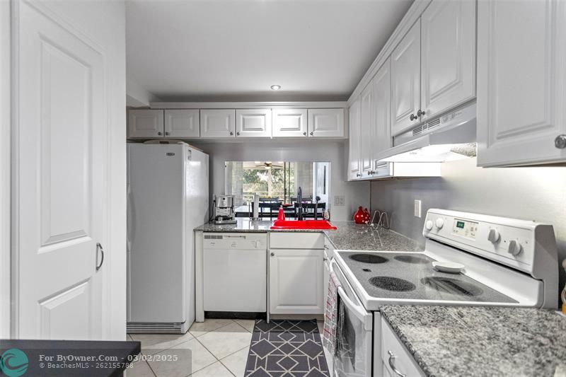 9230 Lagoon Pl #404, Davie, Florida image 8