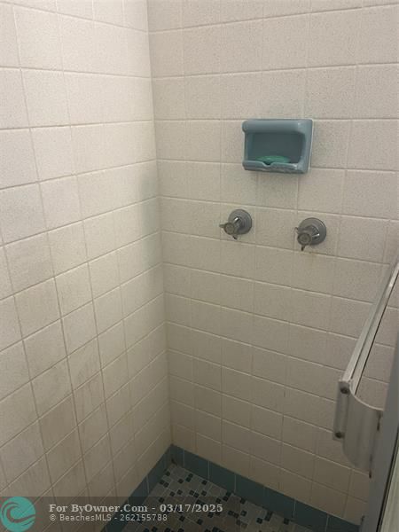 803 N Highland Dr, Hollywood, Florida image 30