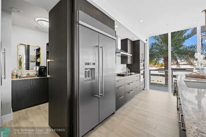Walk-in Pantry