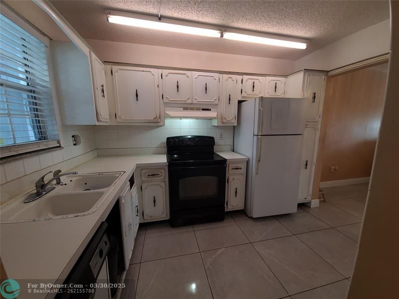 661 N University Dr #1-302, Hollywood, Florida image 23