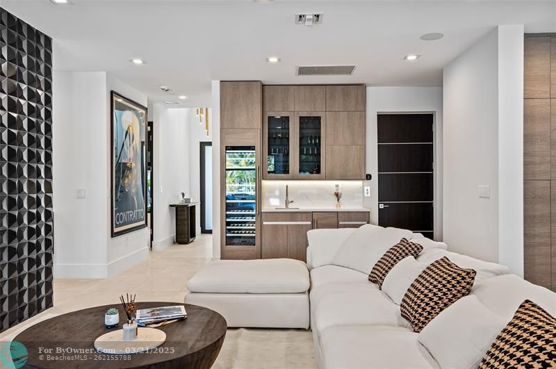 Living to Wet Bar