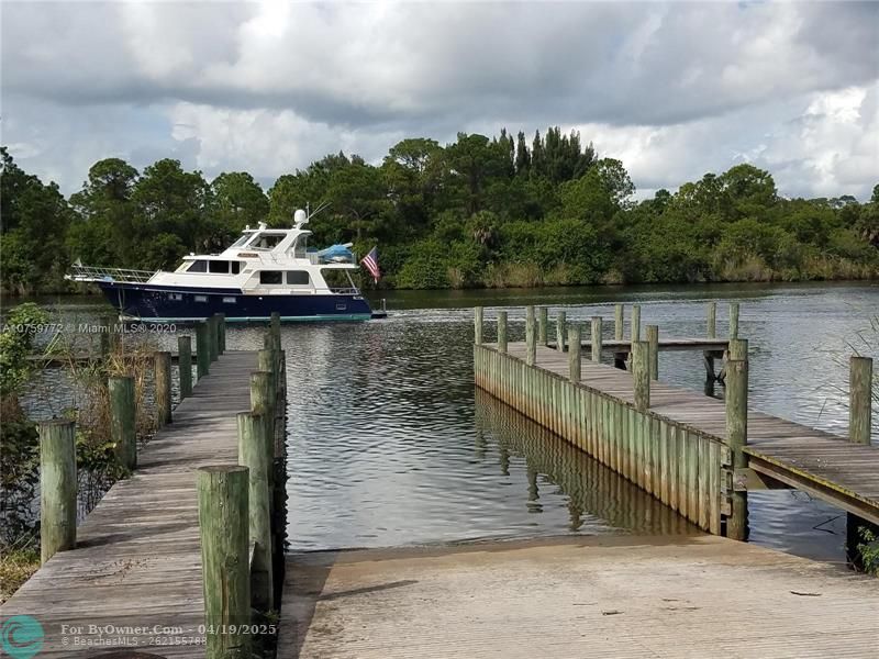 Community fishing pier