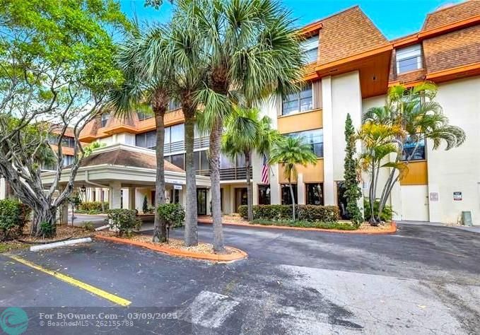 671 NE 195th St #403E, Miami, Florida image 1