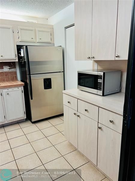 671 NE 195th St #403E, Miami, Florida image 11