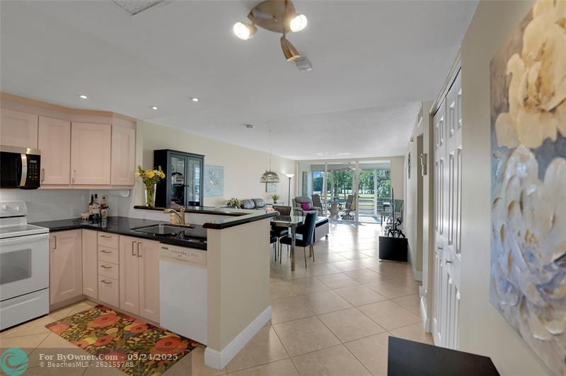 605 Oaks Dr #205, Pompano Beach, Florida image 3