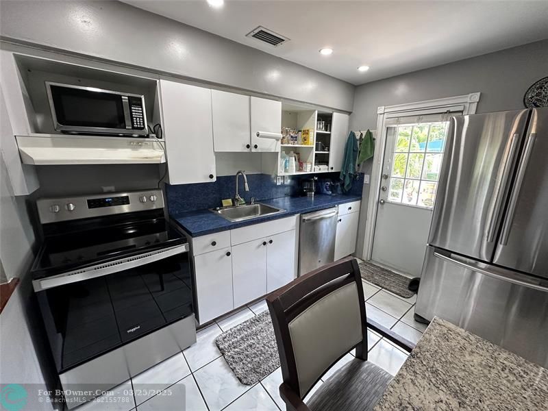 824 NE 17th Ct, Fort Lauderdale, Florida image 12