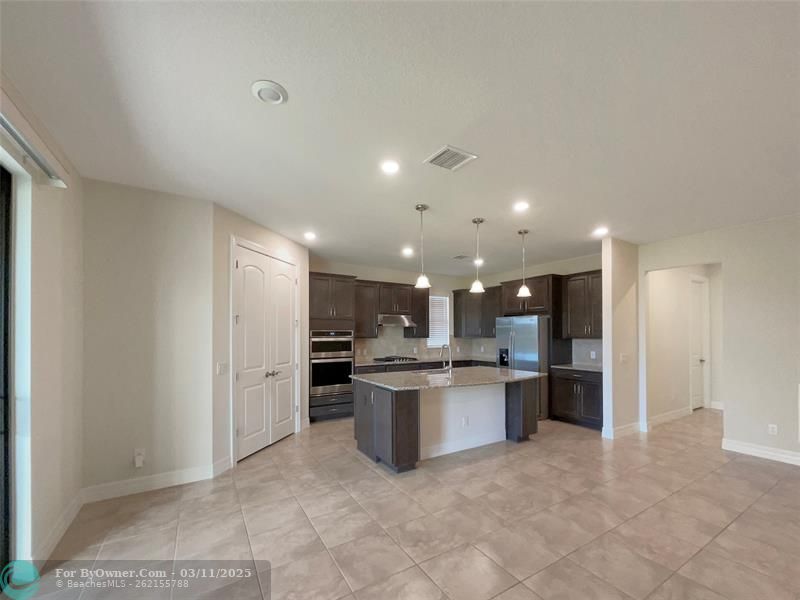 744 SE Villandry Way, Port Saint Lucie, Florida image 7