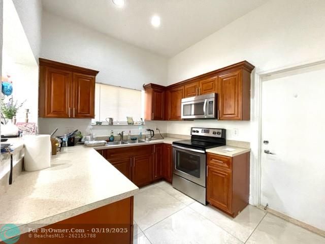 10180 NW 5th St, Plantation, Florida image 8
