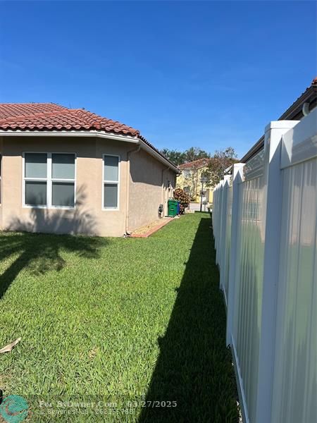 SIDE YARD