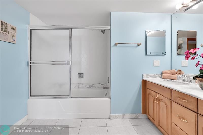 Ensuite Tub/Shower Combo