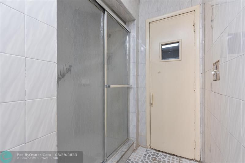 421 NE 14th Ave #302, Hallandale Beach, Florida image 31