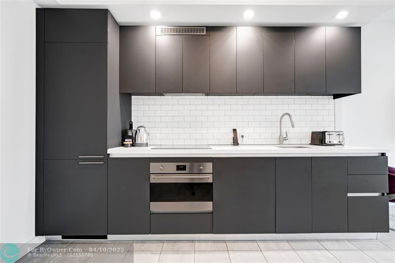 227 NE 2nd St #2303, Miami, Florida image 3