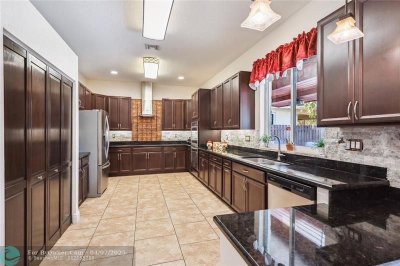 49 SE 6th St, Dania Beach, Florida image 9